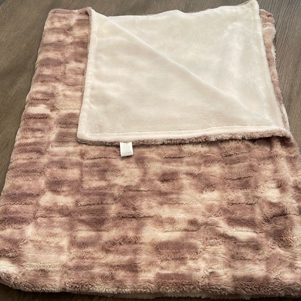 Plush Faux Fur Throw (50 x 60) camel brown color